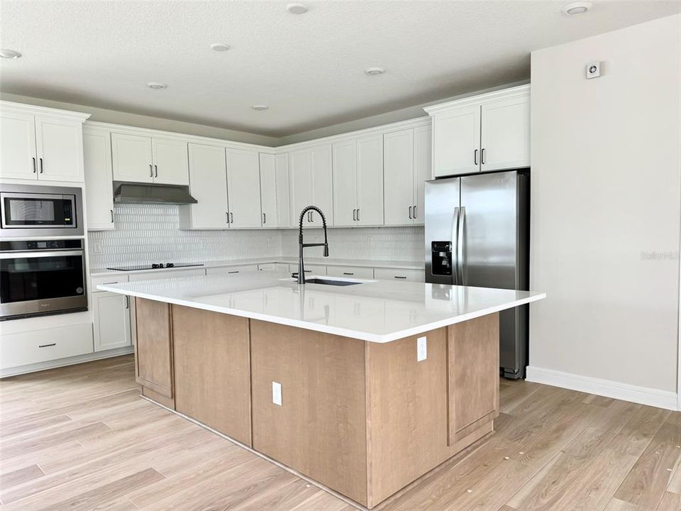 Active With Contract: $2,800 (3 beds, 2 baths, 2471 Square Feet)