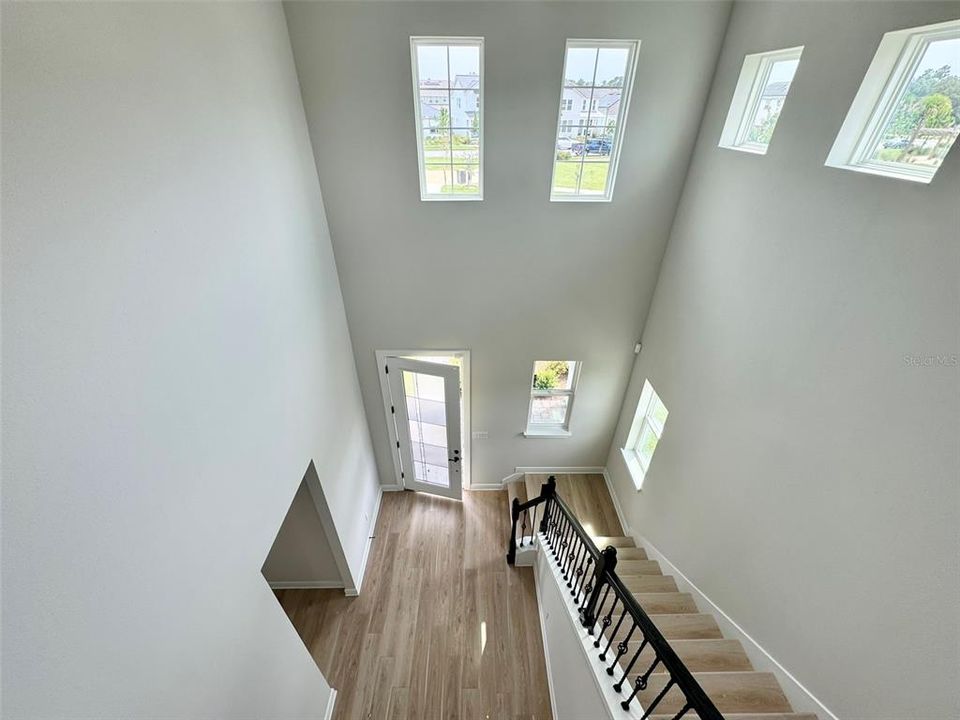 Active With Contract: $2,800 (3 beds, 2 baths, 2471 Square Feet)