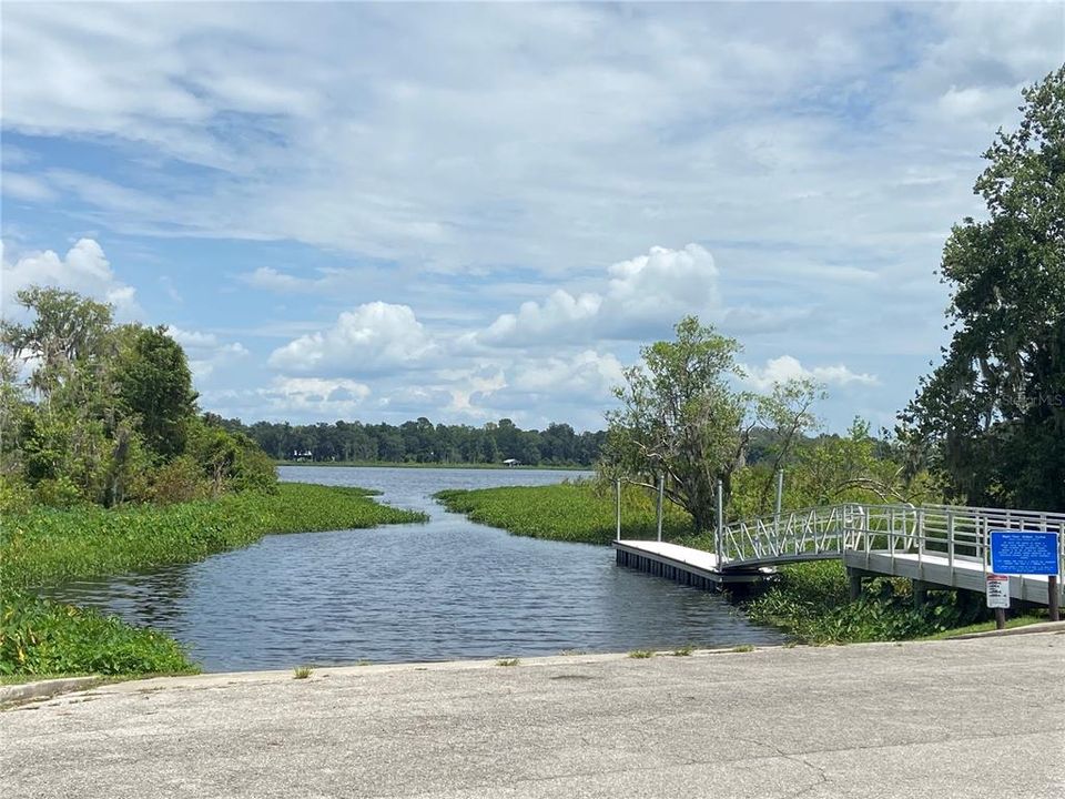 Public boat ramp to Holden pond. Holden pond gives access to little orange lake