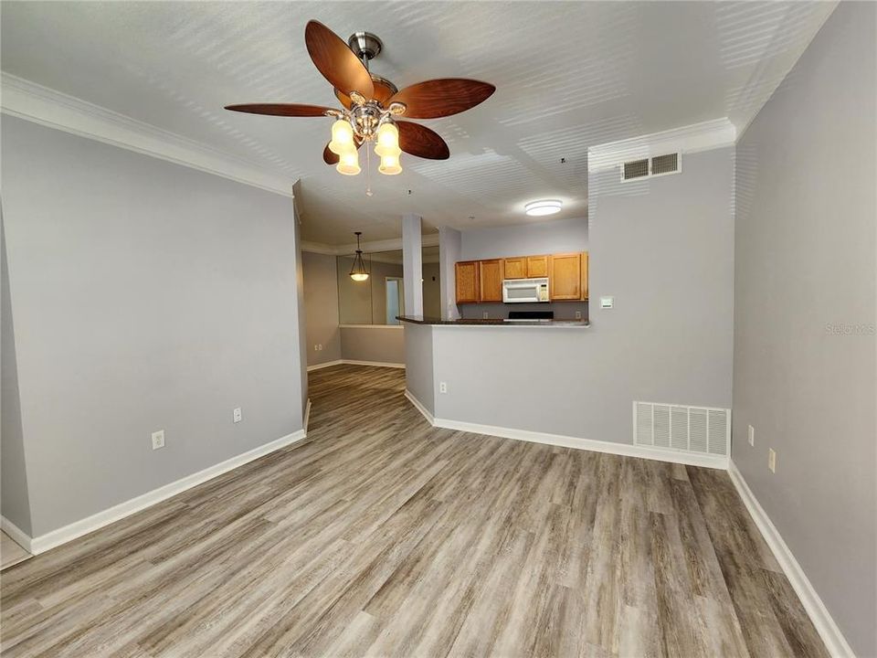 Active With Contract: $1,350 (1 beds, 1 baths, 794 Square Feet)