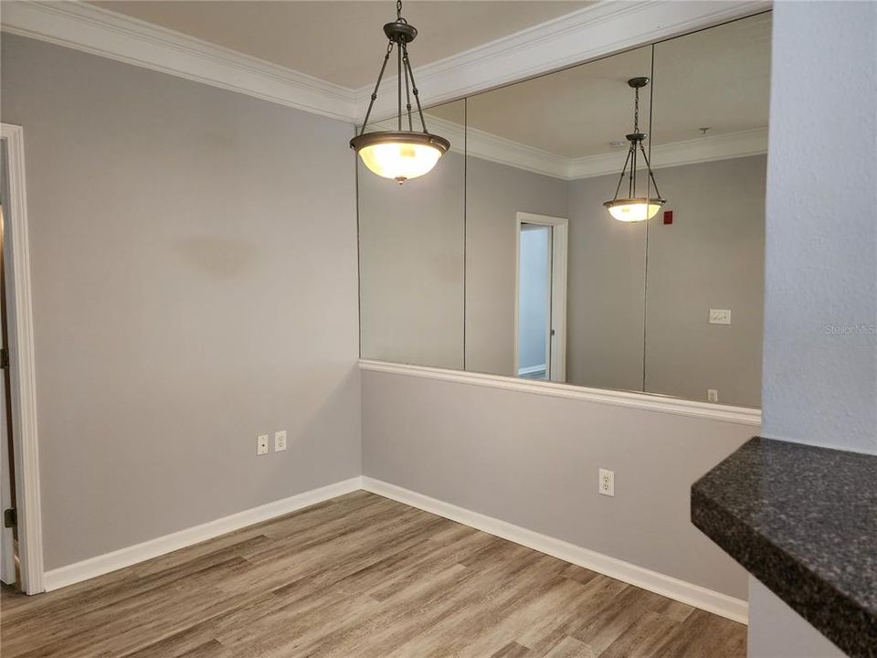 Active With Contract: $1,350 (1 beds, 1 baths, 794 Square Feet)