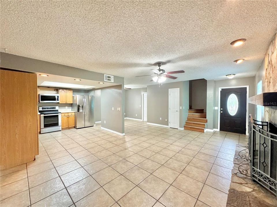 For Rent: $1,750 (3 beds, 2 baths, 1409 Square Feet)