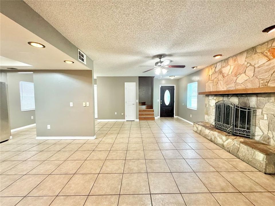 For Rent: $1,750 (3 beds, 2 baths, 1409 Square Feet)