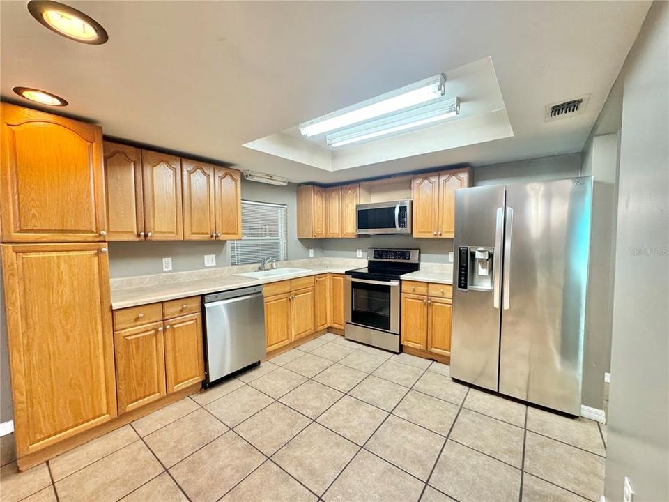 For Rent: $1,750 (3 beds, 2 baths, 1409 Square Feet)