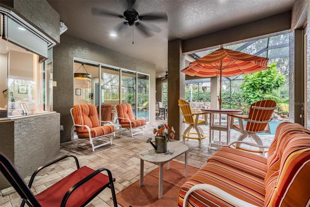 Large double lanai, enjoy being outside on a rainy day!