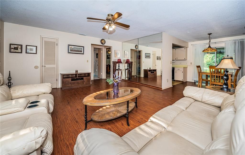 Active With Contract: $219,900 (3 beds, 2 baths, 1317 Square Feet)