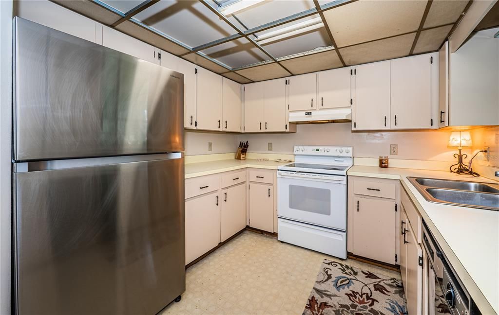 Active With Contract: $219,900 (3 beds, 2 baths, 1317 Square Feet)