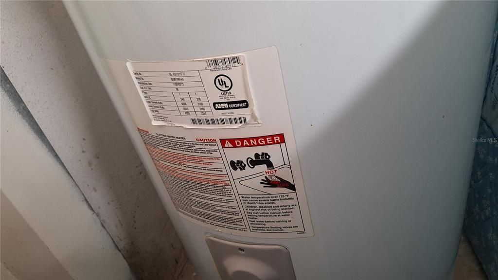 Hot water heater