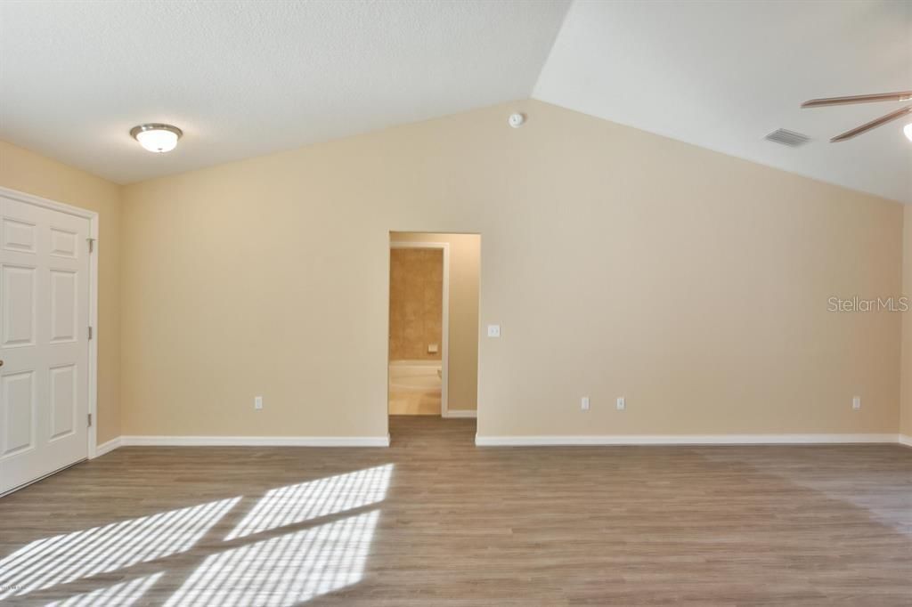 Active With Contract: $249,000 (3 beds, 2 baths, 1413 Square Feet)