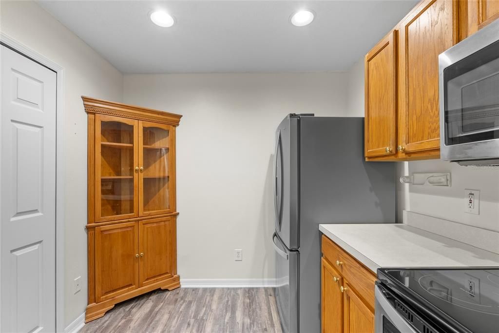 For Sale: $253,900 (2 beds, 2 baths, 1296 Square Feet)