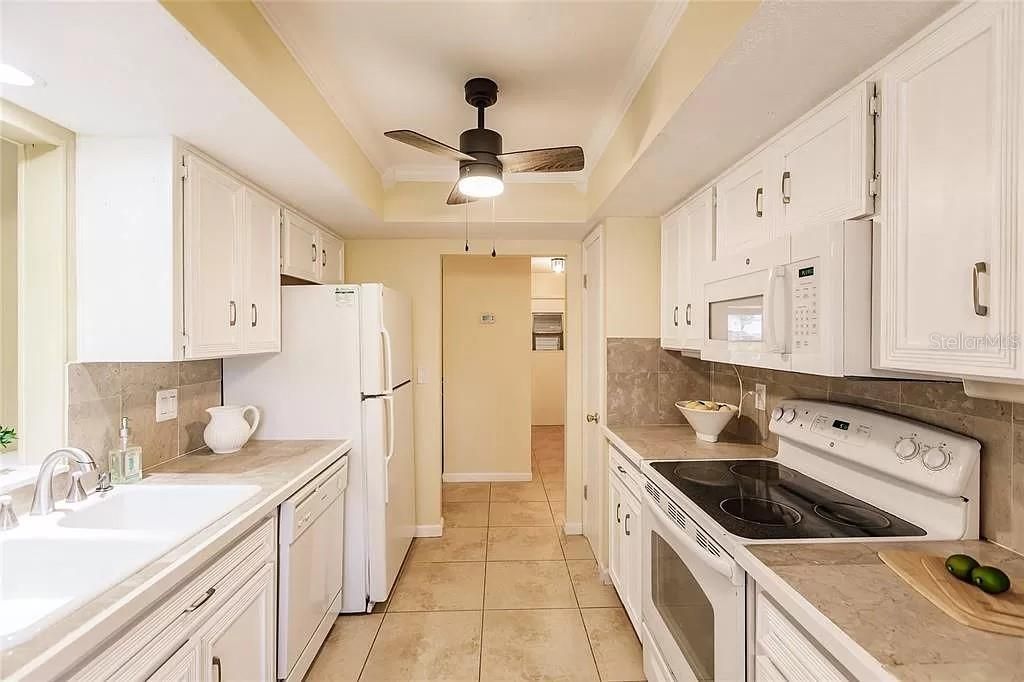 Active With Contract: $449,000 (3 beds, 2 baths, 1706 Square Feet)