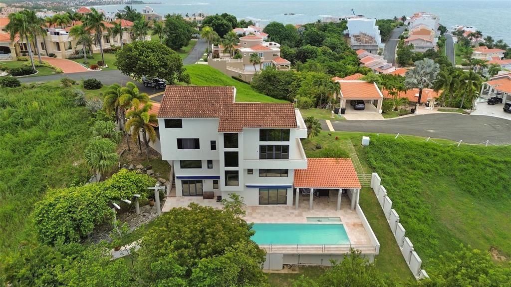 En Venta: $2,695,000 (4 camas, 4 baños, 3800 Pies cuadrados)