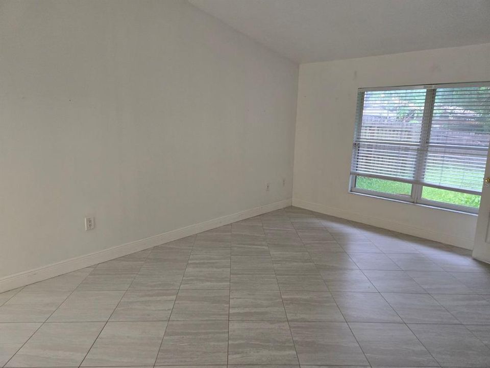 Active With Contract: $1,600 (2 beds, 2 baths, 1003 Square Feet)