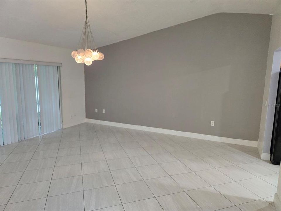 Active With Contract: $1,600 (2 beds, 2 baths, 1003 Square Feet)