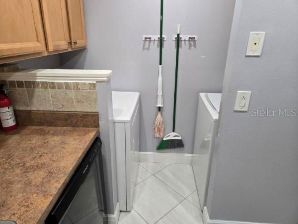 Active With Contract: $1,600 (2 beds, 2 baths, 1003 Square Feet)