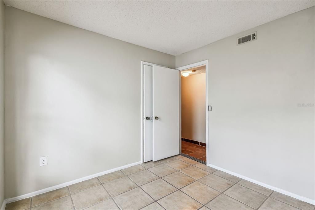 Active With Contract: $162,500 (3 beds, 1 baths, 1113 Square Feet)