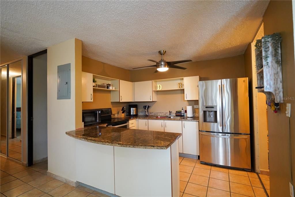 For Sale: $258,000 (3 beds, 3 baths, 2033.22 Square Feet)