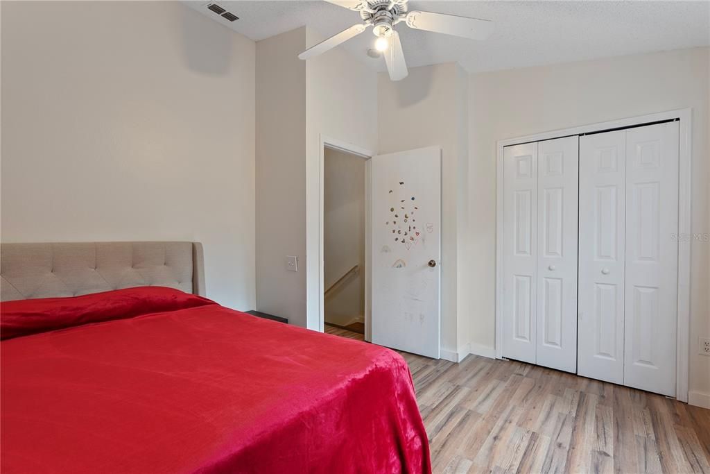 Active With Contract: $2,000 (2 beds, 1 baths, 1152 Square Feet)