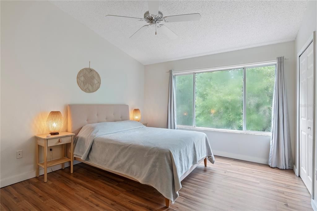 Active With Contract: $2,000 (2 beds, 1 baths, 1152 Square Feet)