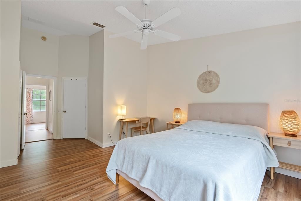 Active With Contract: $2,000 (2 beds, 1 baths, 1152 Square Feet)