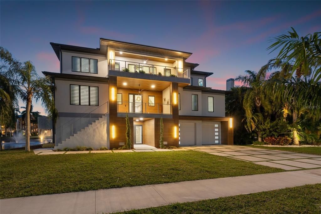 For Sale: $2,595,000 (5 beds, 5 baths, 4117 Square Feet)