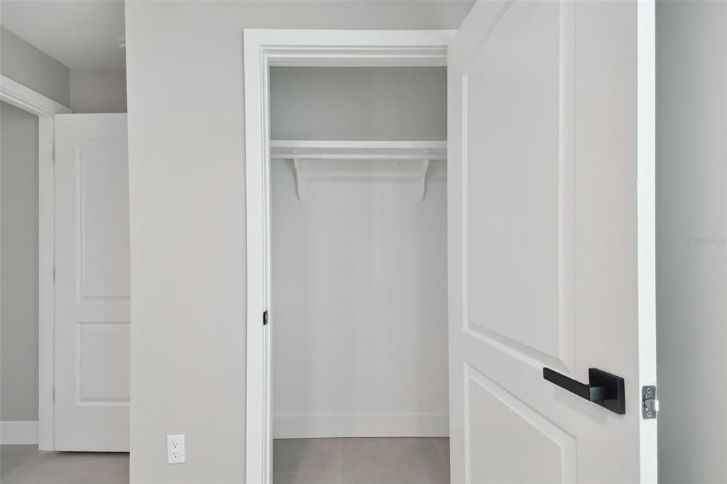 Active With Contract: $1,695 (1 beds, 1 baths, 611 Square Feet)