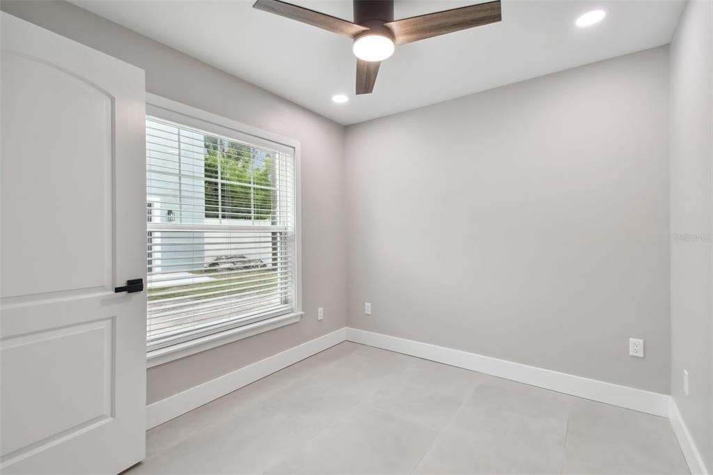 Active With Contract: $1,695 (1 beds, 1 baths, 611 Square Feet)