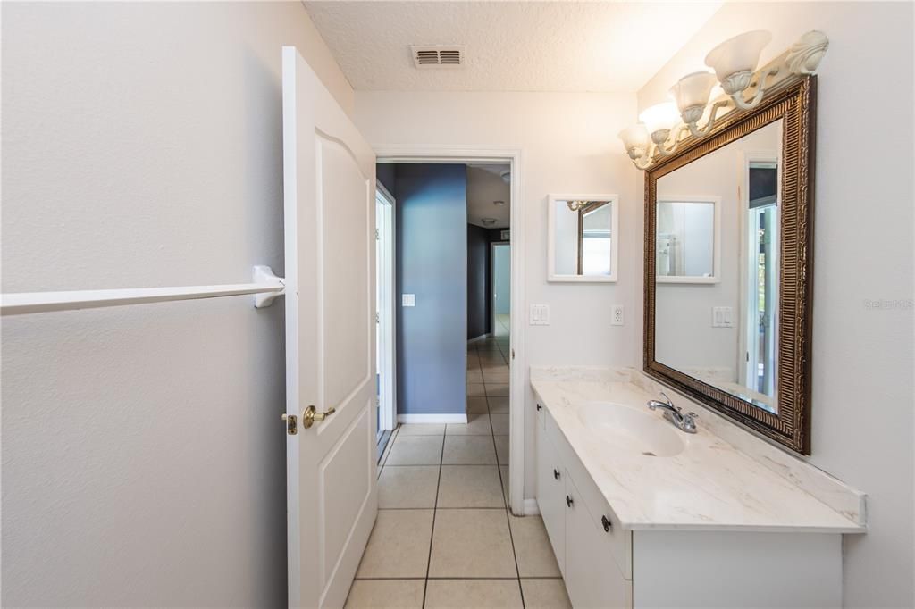 For Sale: $499,900 (4 beds, 2 baths, 2340 Square Feet)