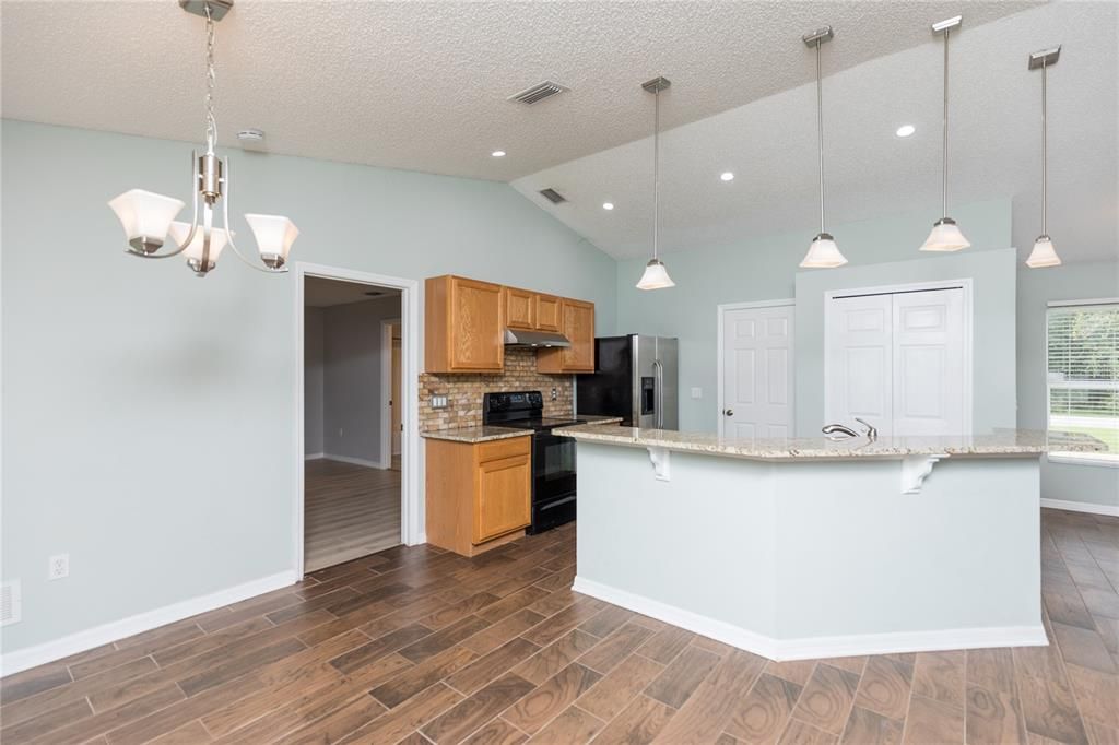 For Sale: $294,900 (3 beds, 2 baths, 1385 Square Feet)