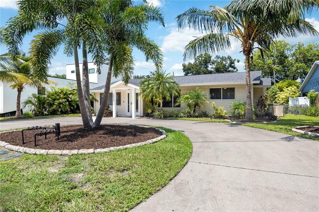 Recently Sold: $839,000 (3 beds, 3 baths, 1881 Square Feet)