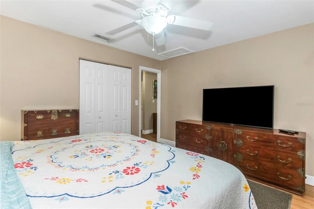 Active With Contract: $325,000 (3 beds, 1 baths, 1208 Square Feet)