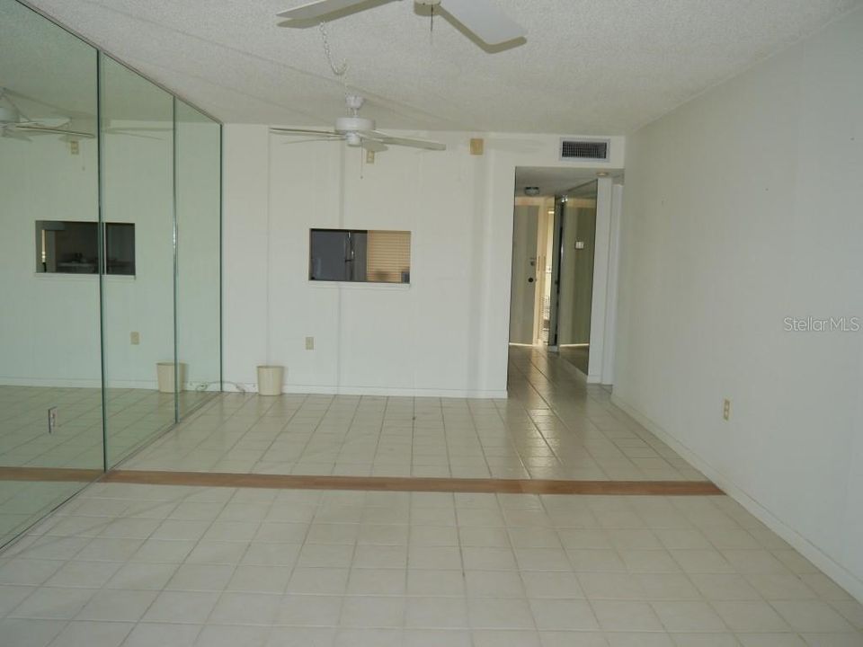 Active With Contract: $1,550 (1 beds, 1 baths, 790 Square Feet)