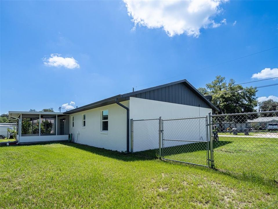 Active With Contract: $289,999 (3 beds, 2 baths, 1107 Square Feet)