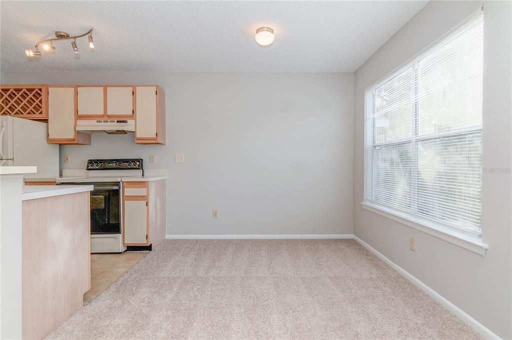 For Sale: $163,000 (1 beds, 1 baths, 674 Square Feet)