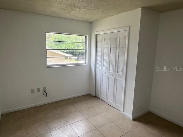 For Rent: $1,050 (2 beds, 1 baths, 937 Square Feet)