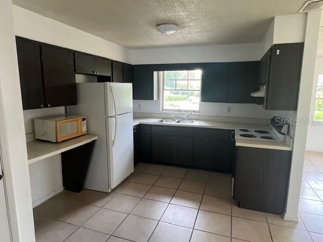 For Rent: $1,050 (2 beds, 1 baths, 937 Square Feet)