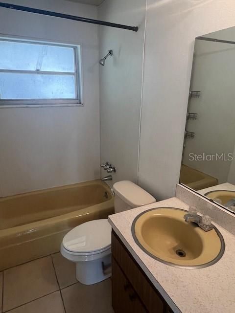 For Rent: $1,050 (2 beds, 1 baths, 937 Square Feet)