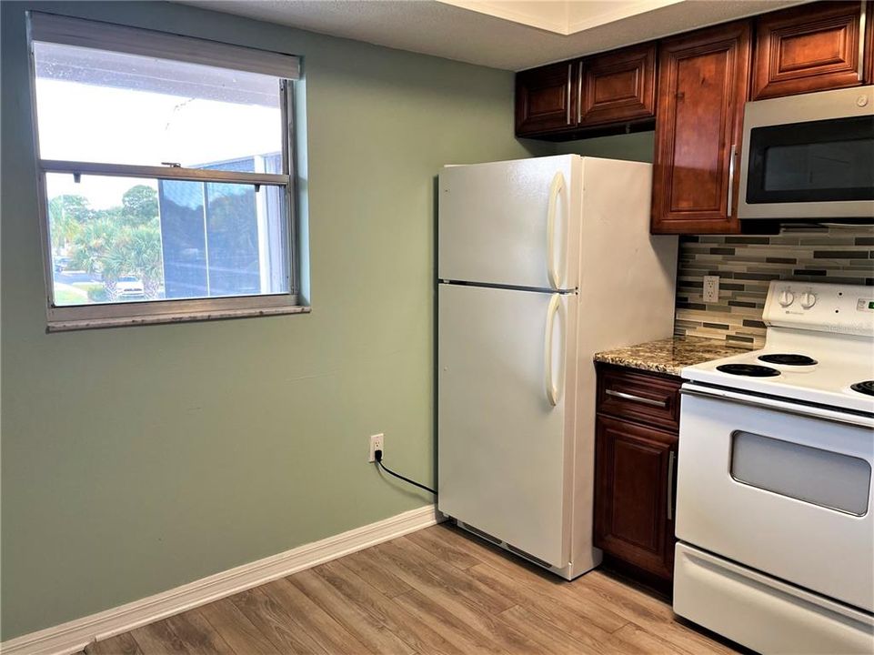 For Rent: $1,650 (2 beds, 1 baths, 706 Square Feet)