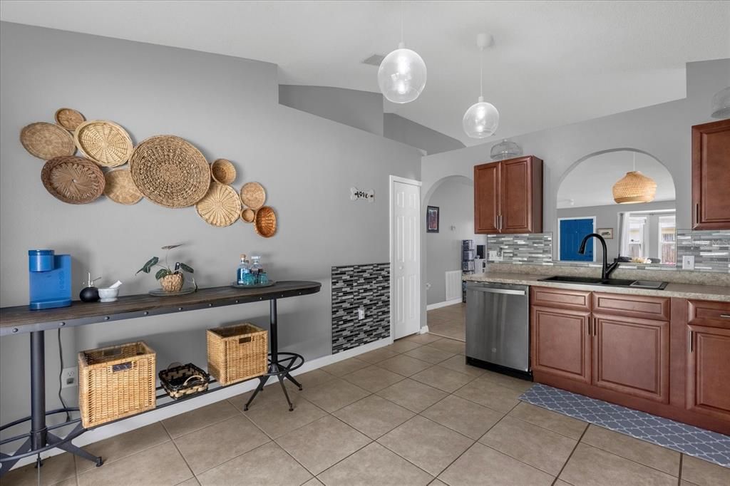 Active With Contract: $359,000 (3 beds, 2 baths, 1440 Square Feet)