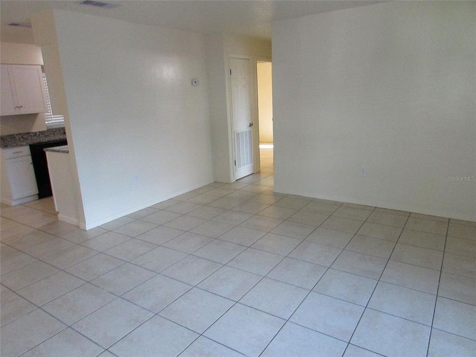 For Rent: $1,350 (2 beds, 1 baths, 900 Square Feet)