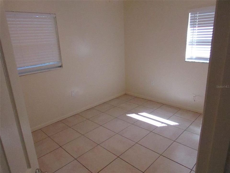 For Rent: $1,350 (2 beds, 1 baths, 900 Square Feet)