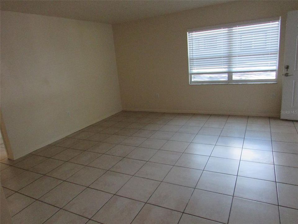 For Rent: $1,350 (2 beds, 1 baths, 900 Square Feet)