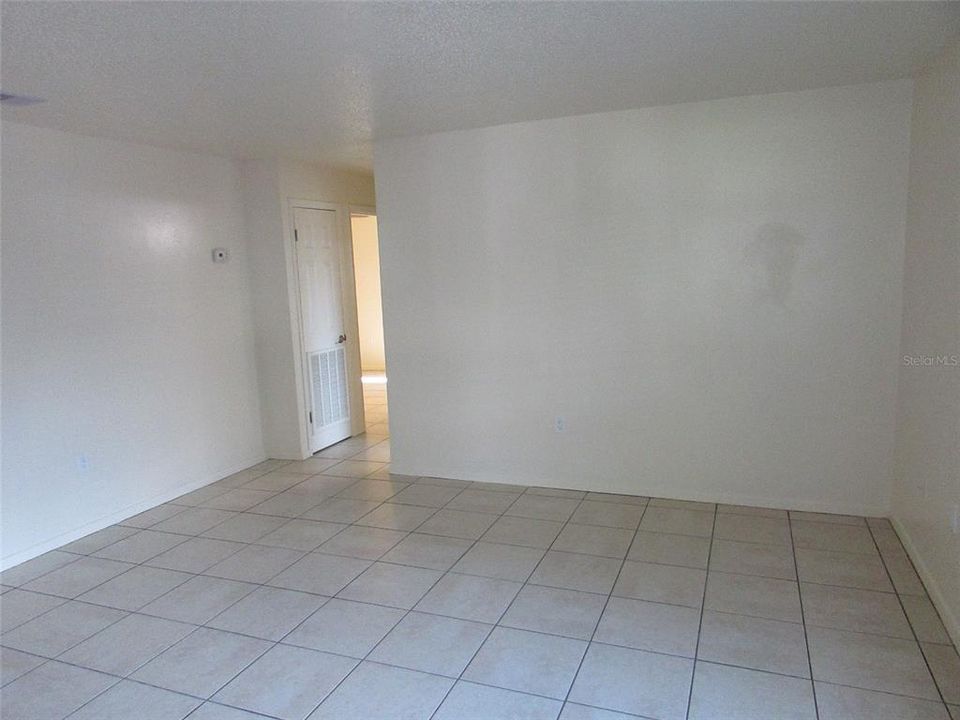 For Rent: $1,350 (2 beds, 1 baths, 900 Square Feet)