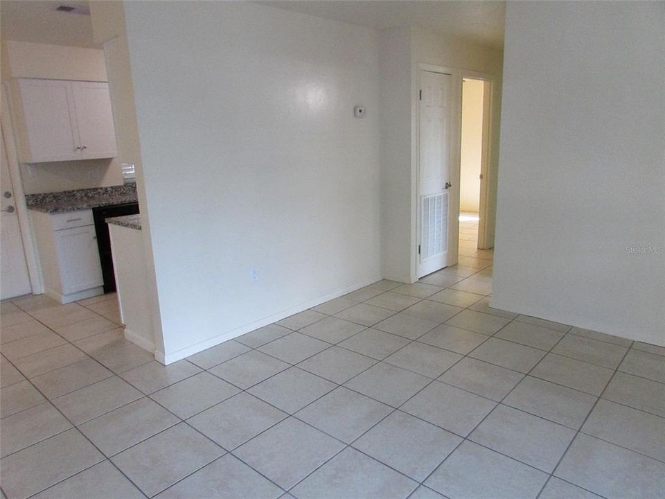 For Rent: $1,350 (2 beds, 1 baths, 900 Square Feet)