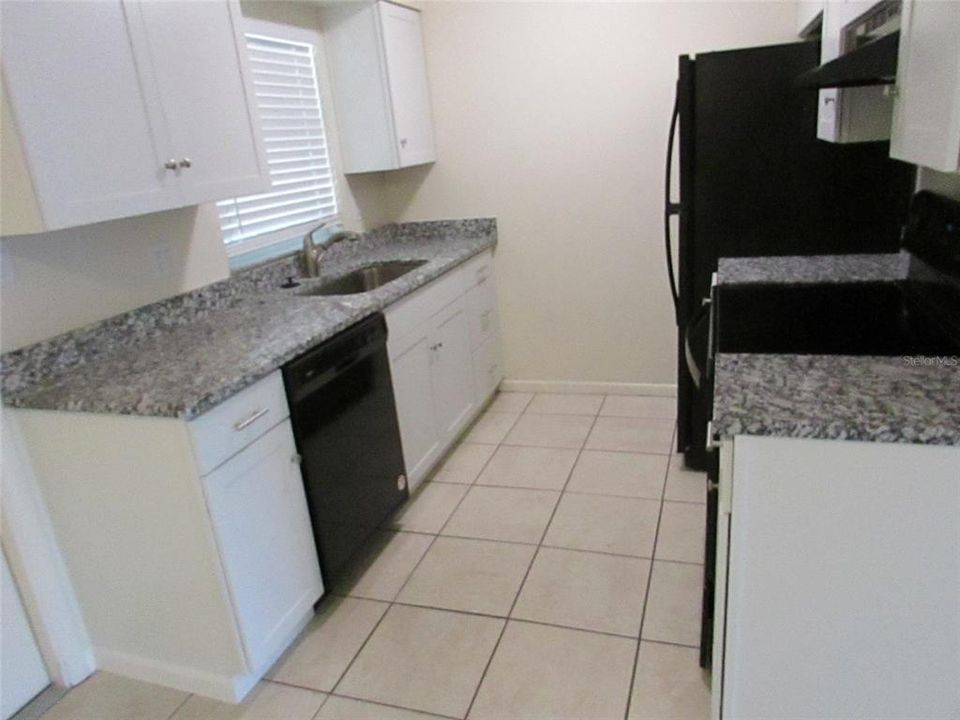 For Rent: $1,350 (2 beds, 1 baths, 900 Square Feet)