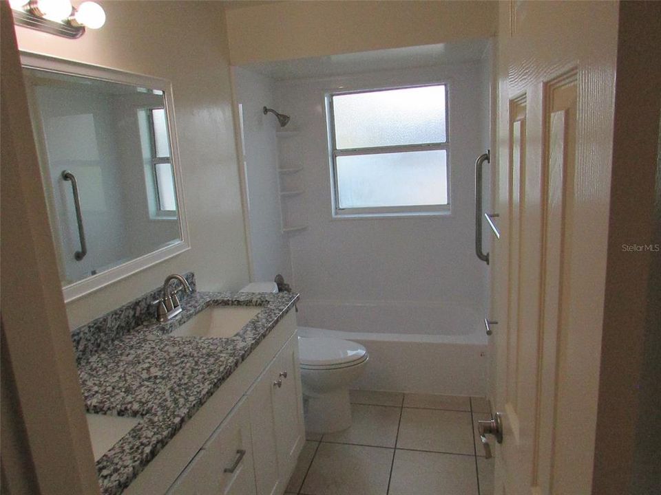 For Rent: $1,350 (2 beds, 1 baths, 900 Square Feet)