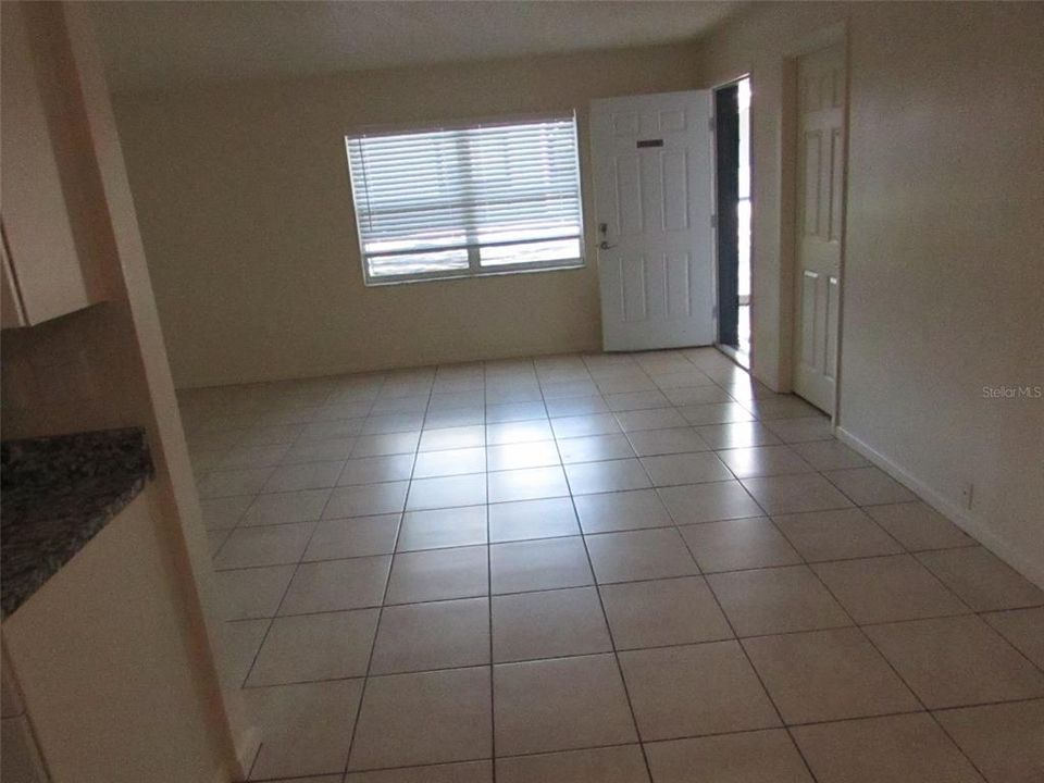 For Rent: $1,350 (2 beds, 1 baths, 900 Square Feet)