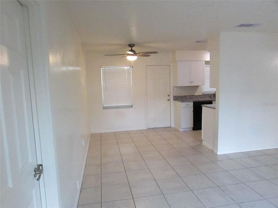 For Rent: $1,350 (2 beds, 1 baths, 900 Square Feet)