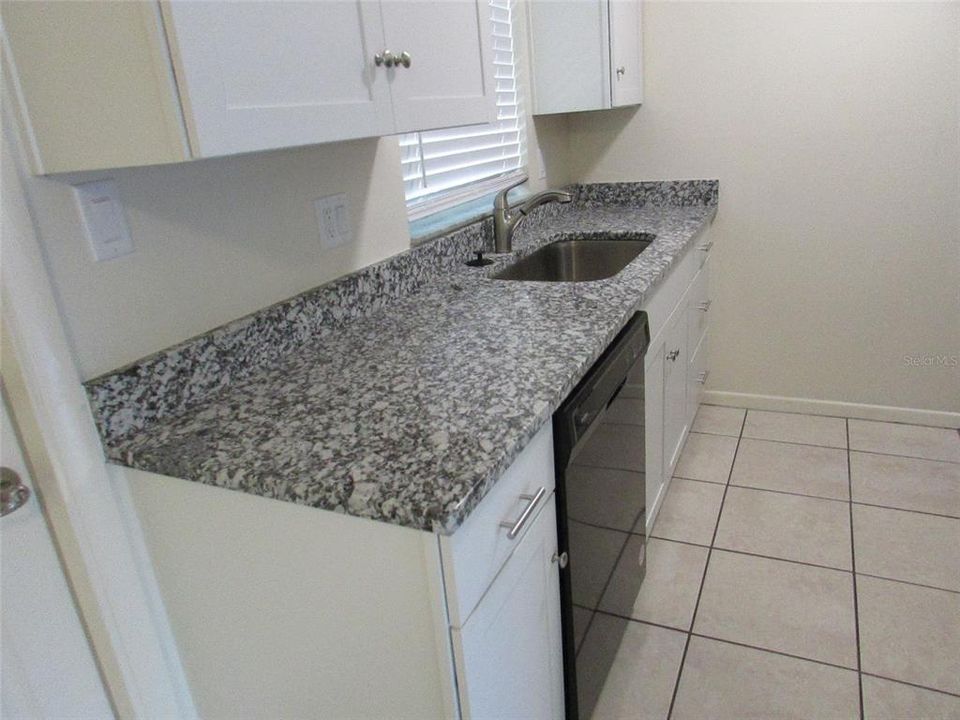 For Rent: $1,350 (2 beds, 1 baths, 900 Square Feet)