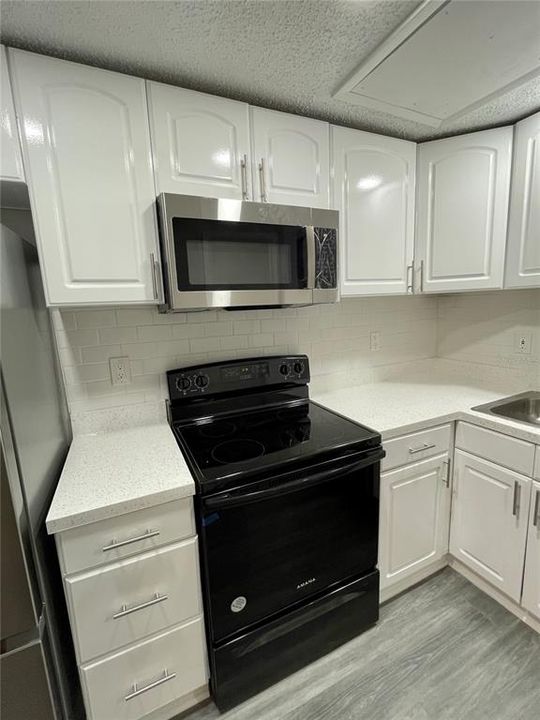 Active With Contract: $1,025 (0 beds, 1 baths, 267 Square Feet)